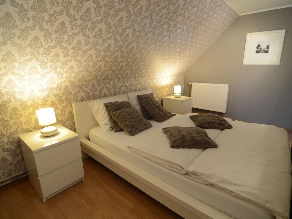 Charming Holiday Home In Zele Near The Forest Bagian luar foto